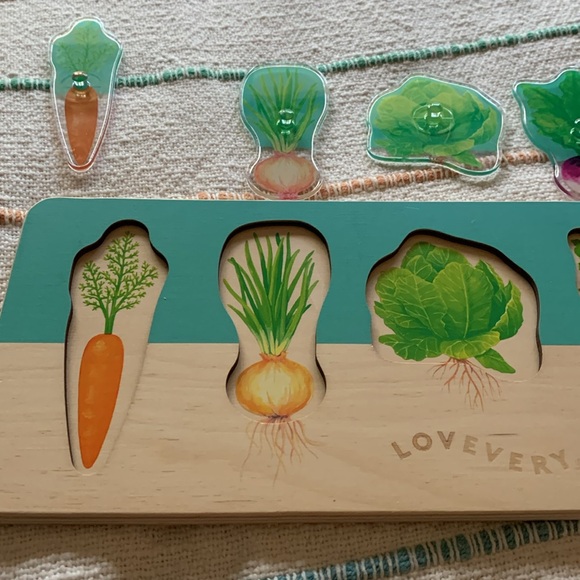 SOLD Lovevery Community Garden Puzzle from the Adventurer Play Kit 16-18 months - Picture 3 of 6